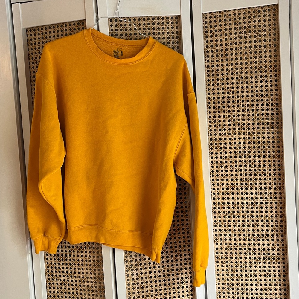 Men’s XL gildan yellow sweatshirt